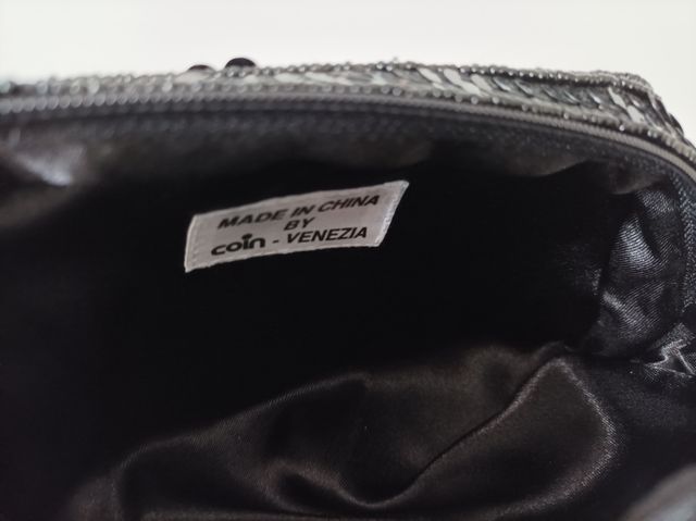 pochette nera con paillettes