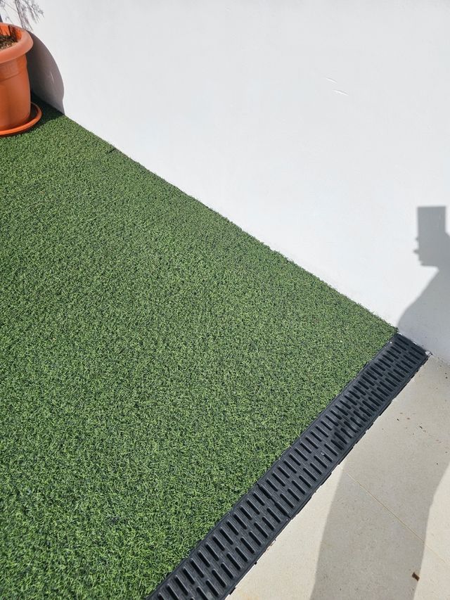 Precio m2. 4€. Cesped Artificial