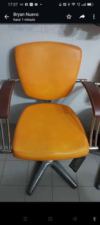 Lavacabezas y sillones secador de pie.