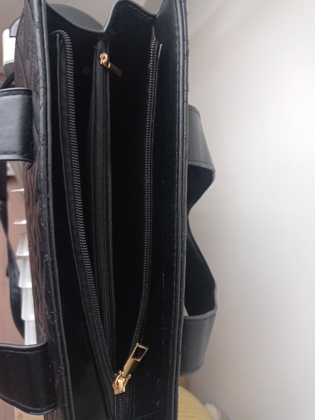Bolso negro muy bonito nuevo