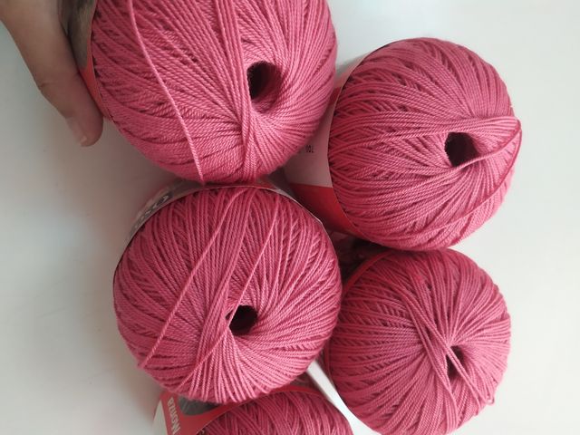 5 ovillos de hilo Monza rosa