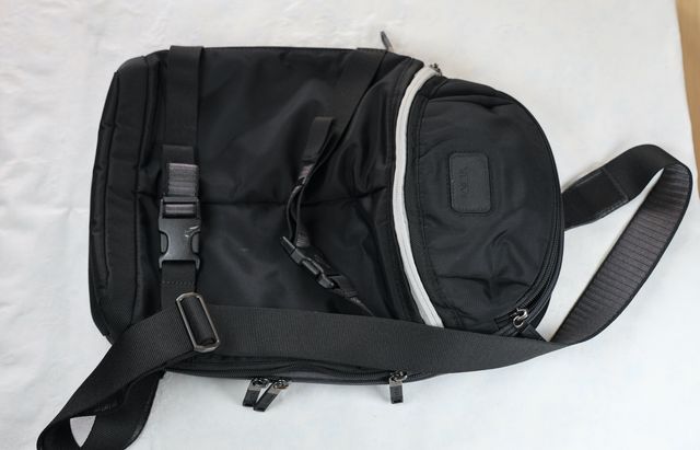 TUMI BOLSA MOCHILA CRUZADA COMO NUEVA