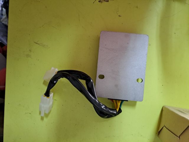 REGULADOR DE CORRIENTE KYMCO