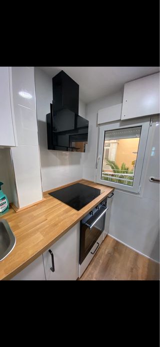 ASSEMBLATORE DA CUCINA IN VICROCERAMICA 