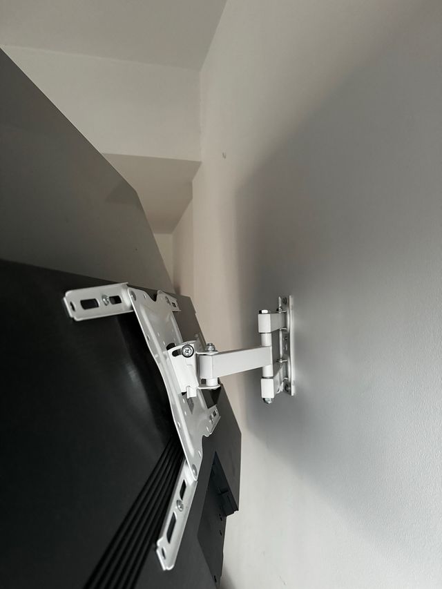soporte  brazo blanco TV WANDHATERUNG