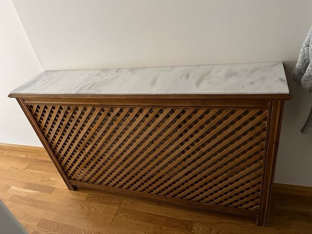 Cubre radiadores de roble, mármol y con puerta