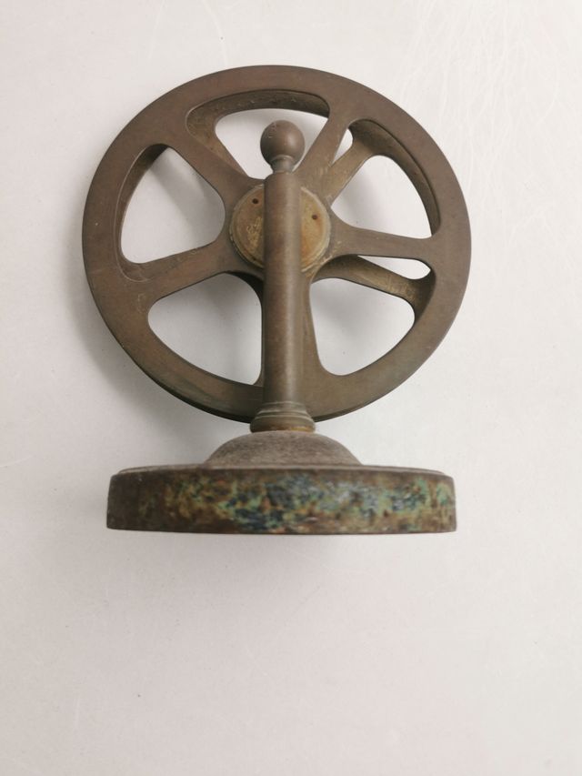 Rueda con soporte de cinta telegráfica