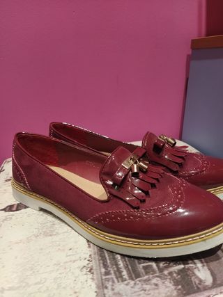 Zapato plano burdeos