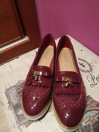Zapato plano burdeos