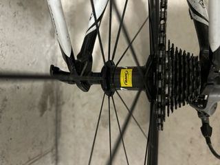Bicicleta de carretera Mendiz carbono.