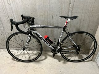 Bicicleta de carretera Mendiz carbono.