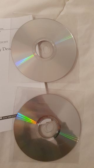 Libro en inglés Officially dead