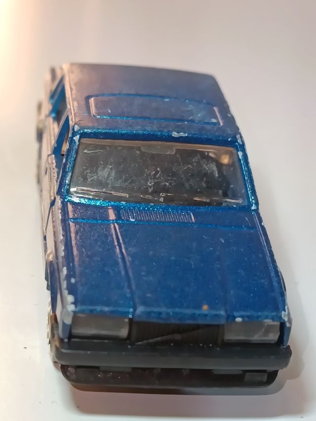 VOLVO 760 GLE 1/64 MAJORETTE