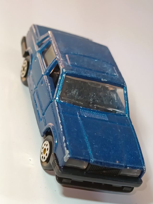 VOLVO 760 GLE 1/64 MAJORETTE