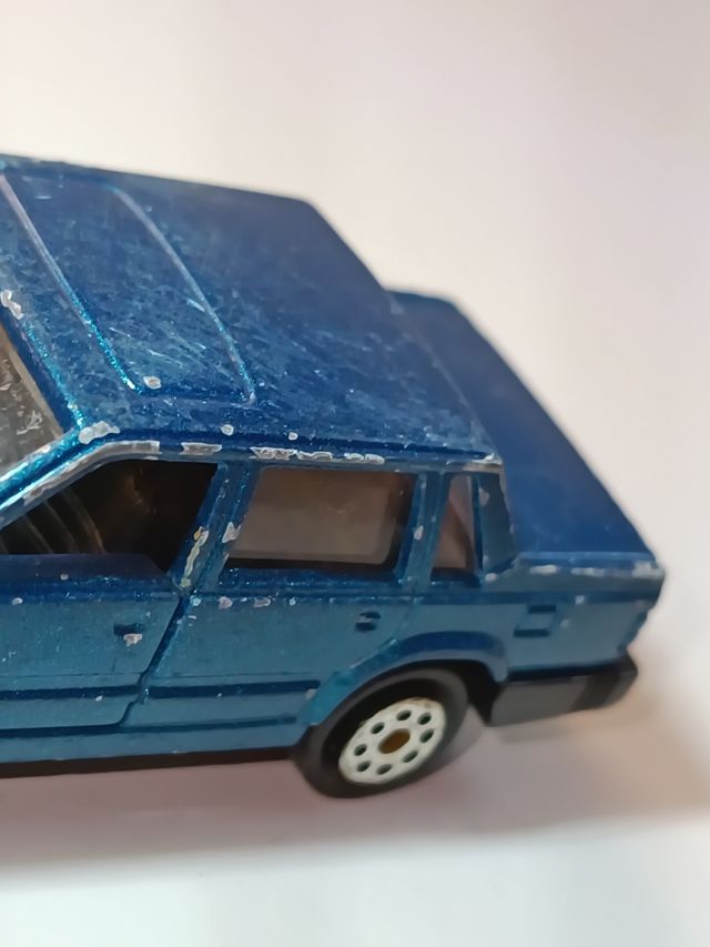 VOLVO 760 GLE 1/64 MAJORETTE