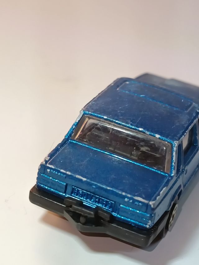 VOLVO 760 GLE 1/64 MAJORETTE