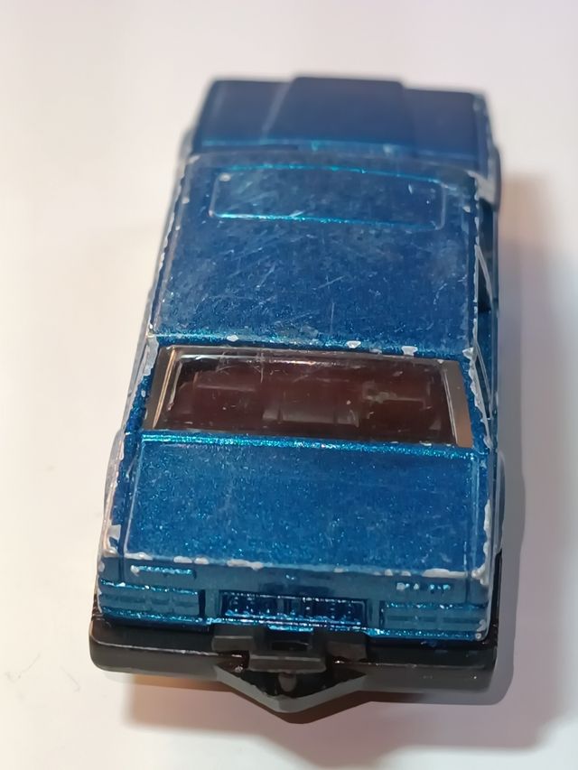 VOLVO 760 GLE 1/64 MAJORETTE
