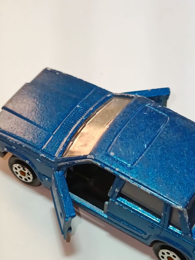 VOLVO 760 GLE 1/64 MAJORETTE