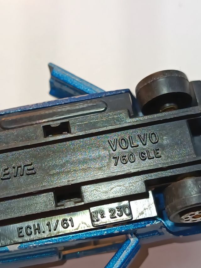 VOLVO 760 GLE 1/64 MAJORETTE