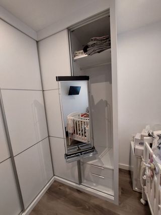 Espejo extraible interior armario deslizante plata