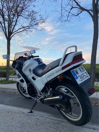 Honda VFR 750