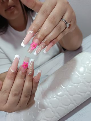 Hago uñas de acrílico pedicura semipermanente