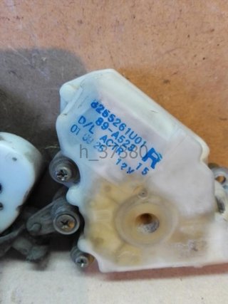 Cerradura puerta trasera derecha Nissan Mi h_37380