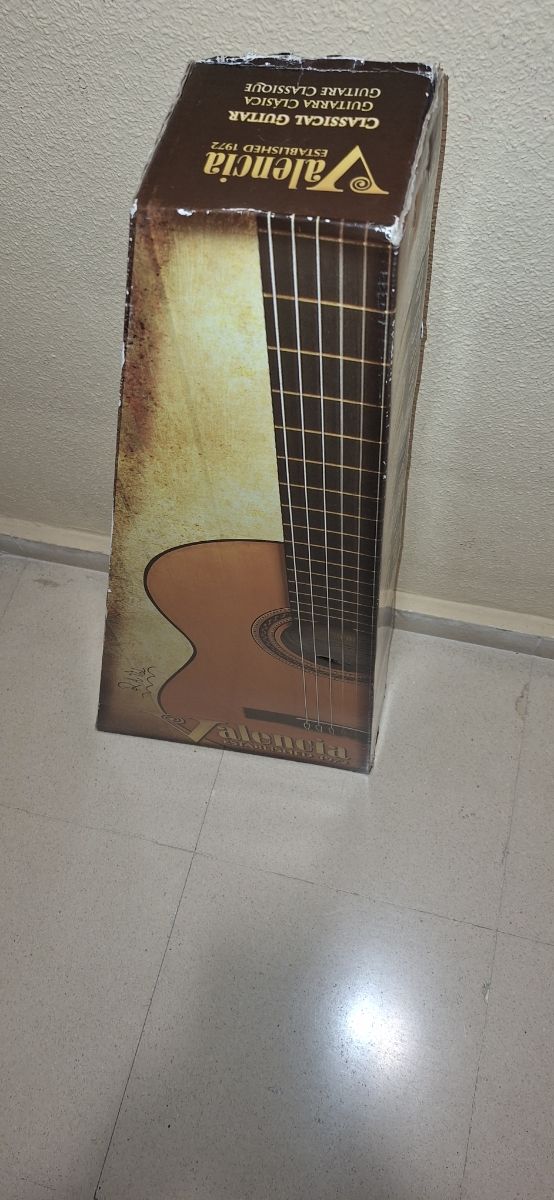 Guitarra Valencia pequeña