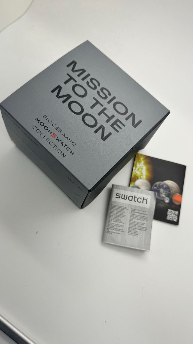Caja Swatch moonwatch moon