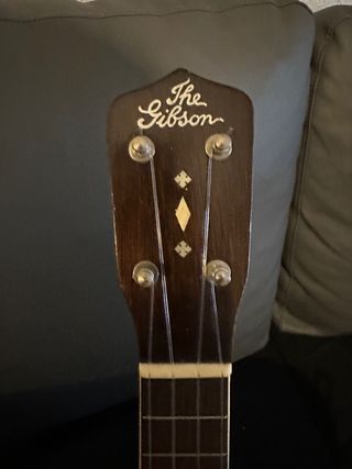 Ukelele GIBSON 3