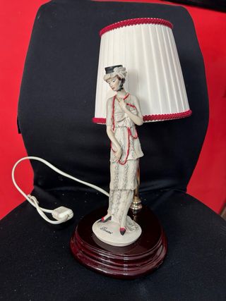 Lampada da tavolo in porcellana