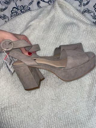 Tacones T.40 con etiqueta Pull