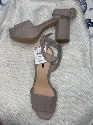 Tacones T.40 con etiqueta Pull