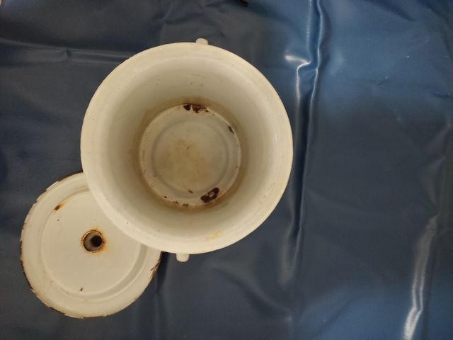 Orinal antiguo de porcelana (san pedro)