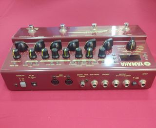 PREAMPLIFICADOR DE GUITARRA YAMAHA DG-STOMP