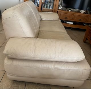 Dos Sofas piel autentica de tres plazas cada uno