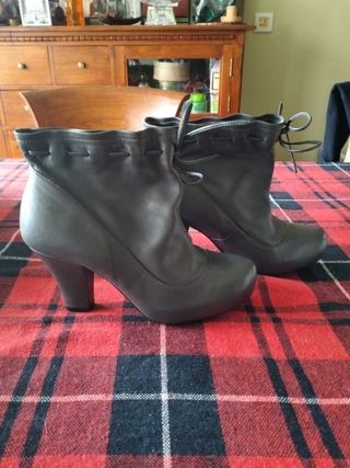 Botines Unisa chica.T 36 Grises,piel