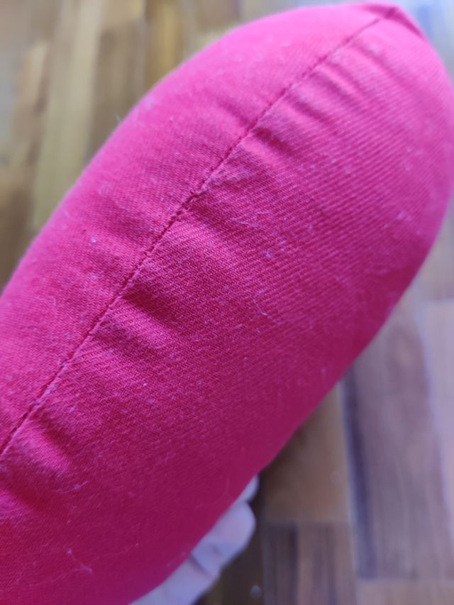 Cuscino rosso per il collo da viaggio