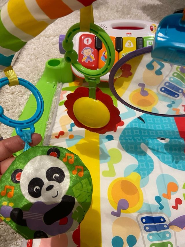Gimnasio bebe Fisher Price pataditas