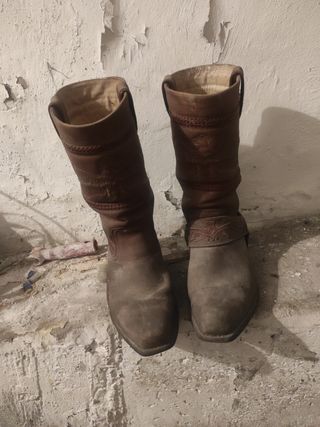 Botas de piel