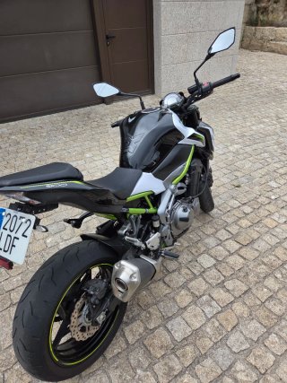 Moto z900