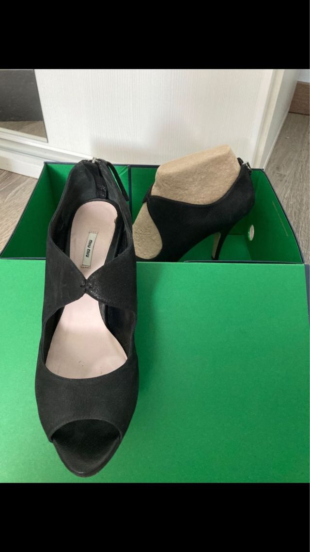 Zapatos con tacon de puel