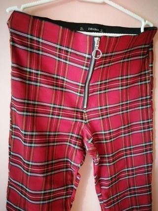 Pantalón mujer Pitillo.Talla L. Marca Stradivarius