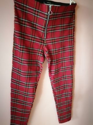 Pantalón mujer Pitillo.Talla L. Marca Stradivarius