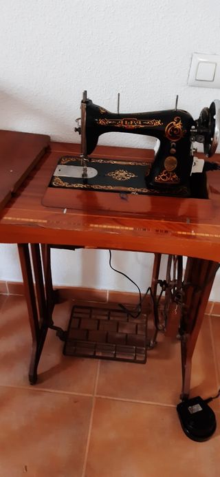 MAQUINA DE COSER ANTIGUA