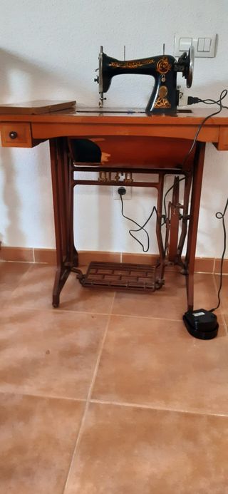 MAQUINA DE COSER ANTIGUA