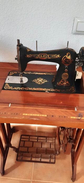 MAQUINA DE COSER ANTIGUA