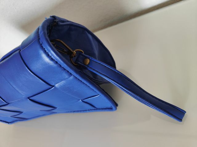 Bolso de mano azul Klein