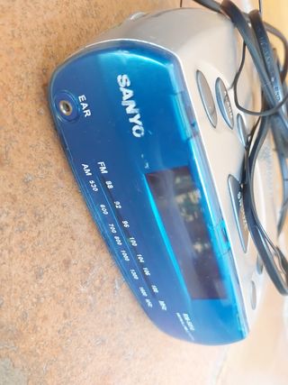 Reloj Despertador Radio SANYO RM 5090