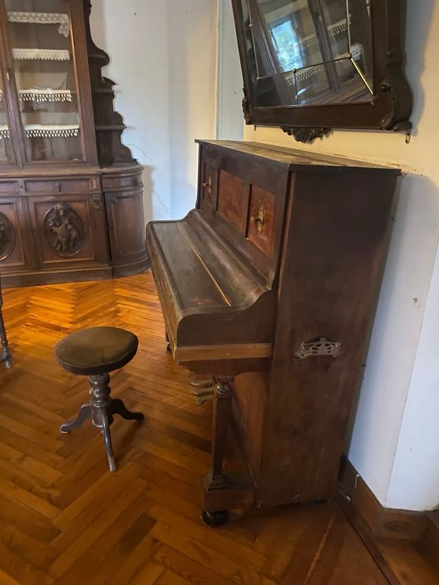 VENDO PIANO DEL GRAN HOTEL COLON DE SANTANDER